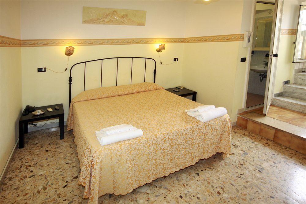 Hotel Lucia - Rome — Photos 1